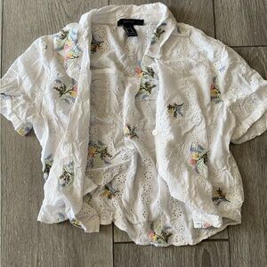 Cute embroidered floral crop top!!